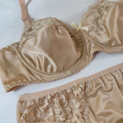 ست شورت و سوتین ساتن استرج ژوبین مدل یاس رنگ کرم