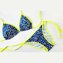 مایو بیکینی دو تکه زنانه مدل بابونه سفید با شکوفه سفید