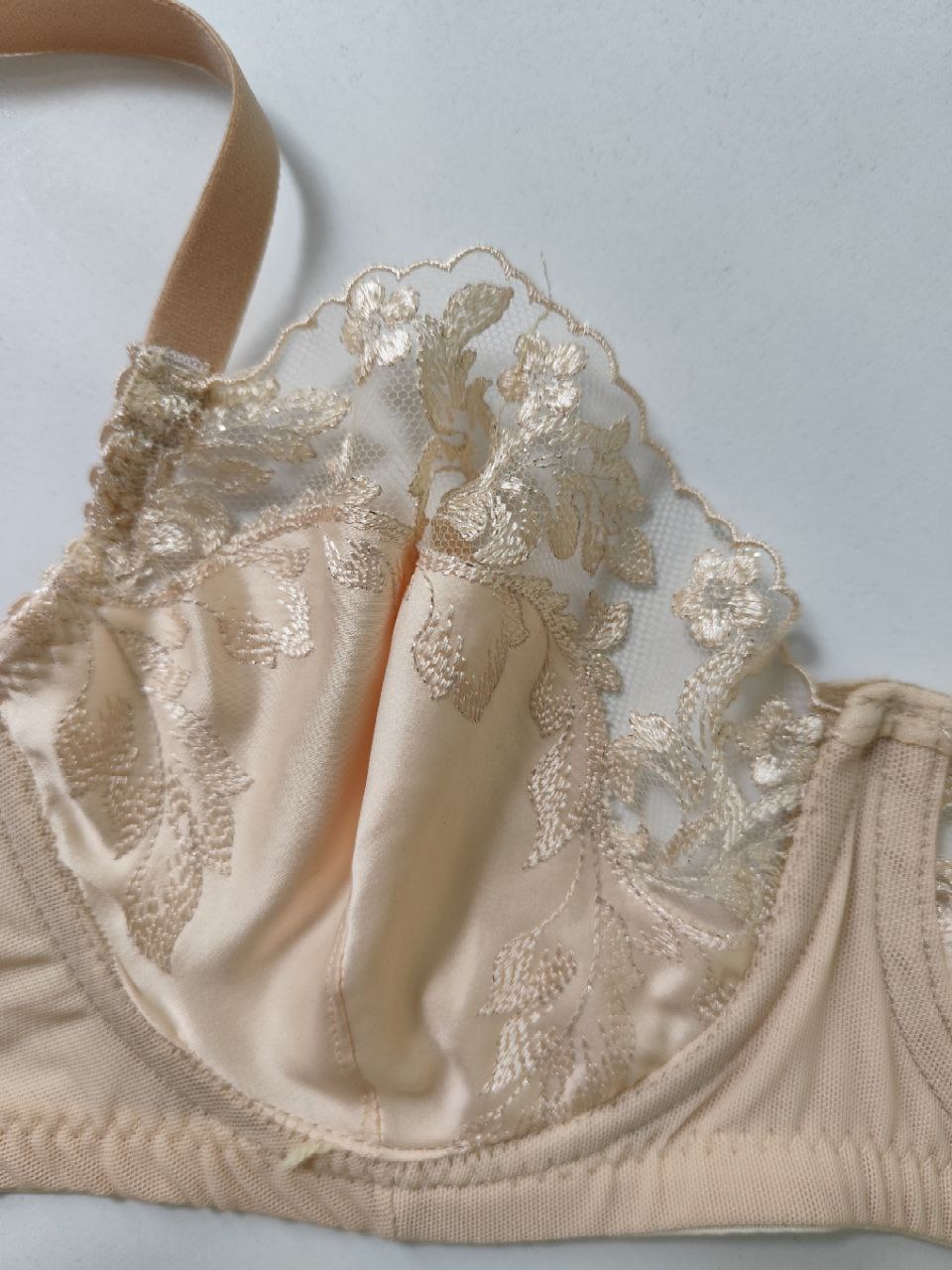 ست شورت و سوتین وارداتی زنانه مدل عروس کرم