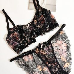 ست شورت و سوتین زنانه تورگاز ژوبین طلایی مدل نورماه مشکی