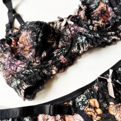 ست شورت و سوتین زنانه تورگاز ژوبین طلایی مدل نورماه رنگی