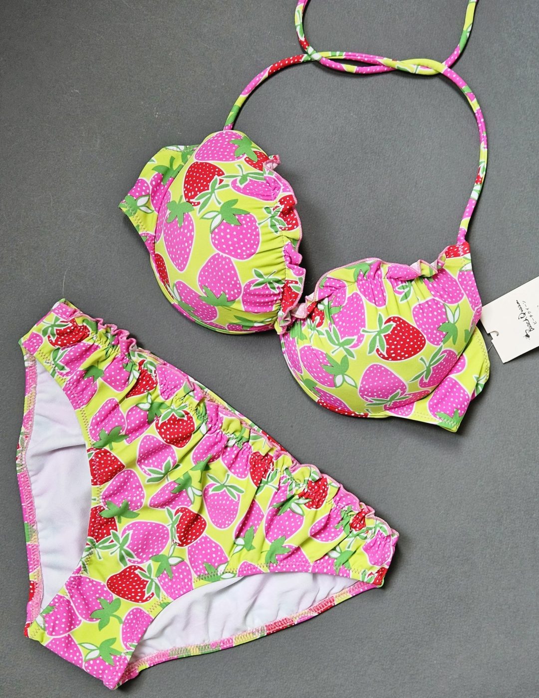 ست 4 تیکه شنا و رومایویی زنانه برند Beach Queen مدل STRAWBERRY